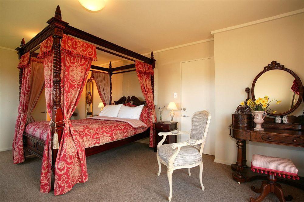 Tudor Manor Bed & Breakfast Paraparaumu Kültér fotó