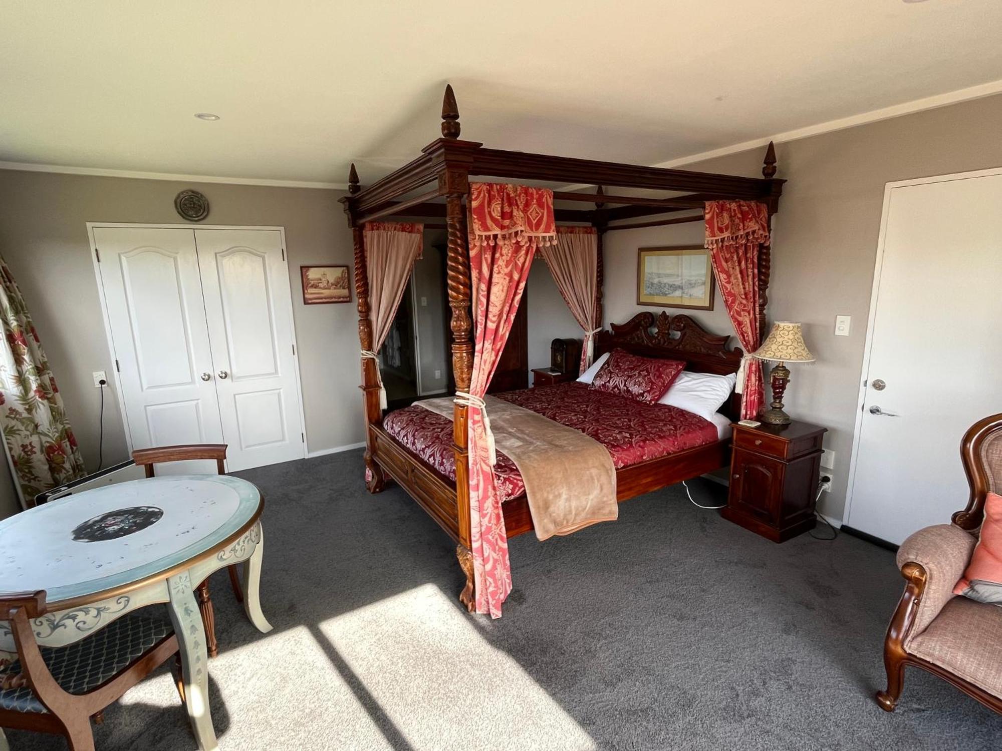 Tudor Manor Bed & Breakfast Paraparaumu Kültér fotó