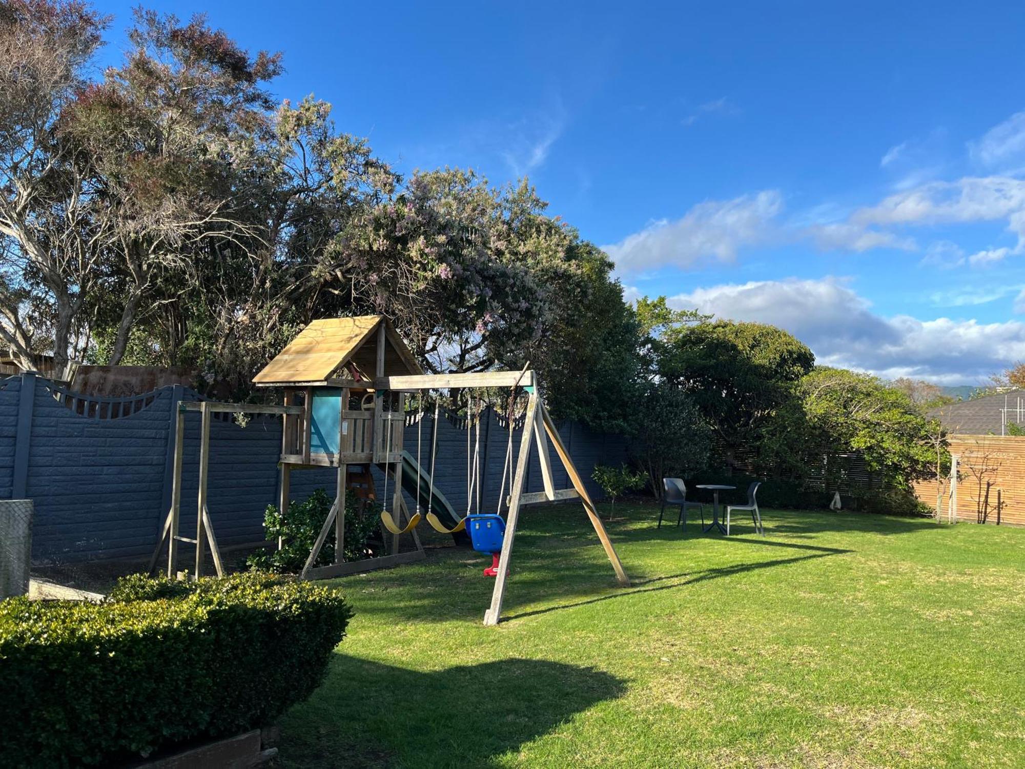 Tudor Manor Bed & Breakfast Panzió Paraparaumu Kültér fotó