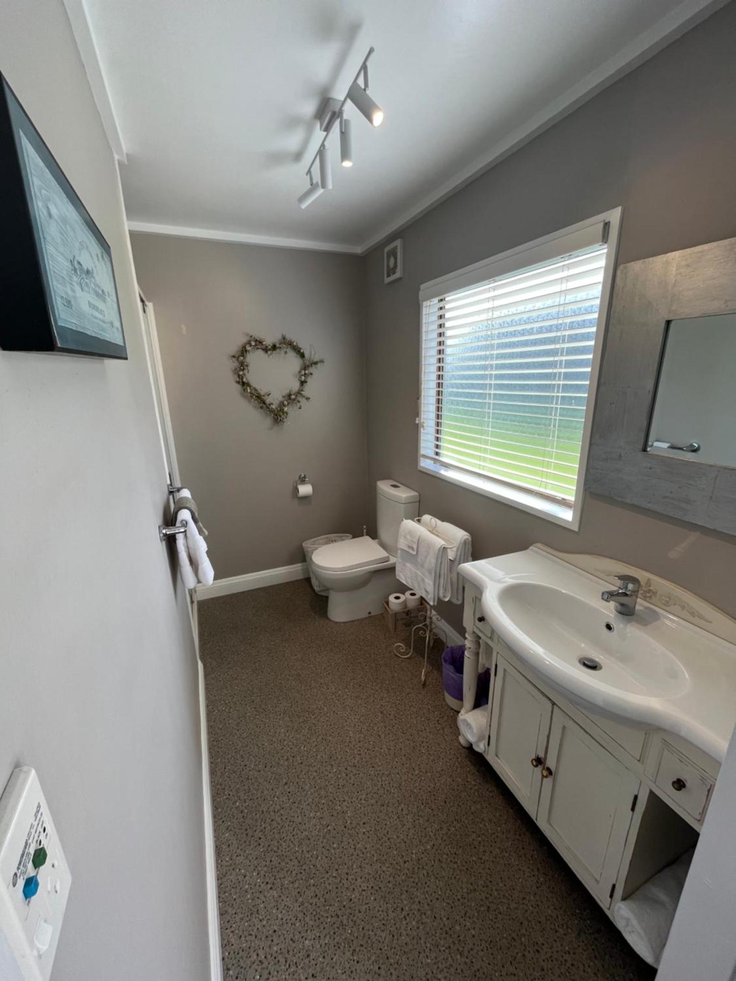 Tudor Manor Bed & Breakfast Paraparaumu Kültér fotó