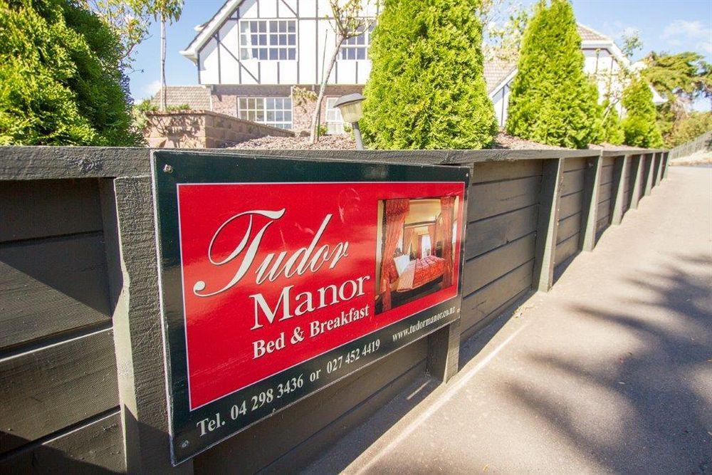 Tudor Manor Bed & Breakfast Panzió Paraparaumu Kültér fotó