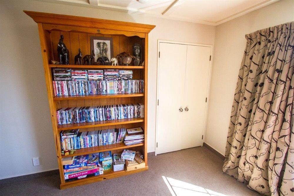Tudor Manor Bed & Breakfast Paraparaumu Kültér fotó
