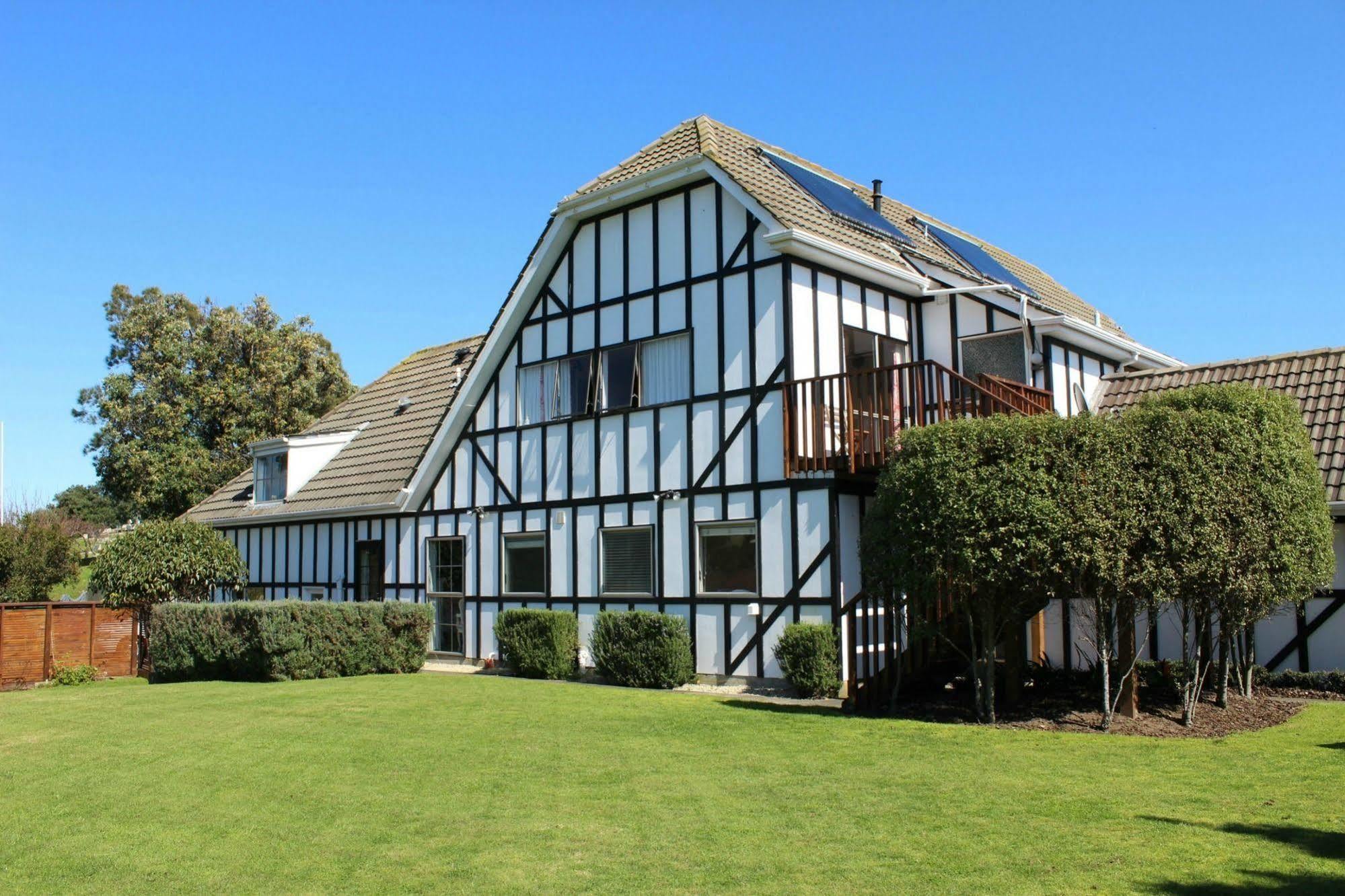 Tudor Manor Bed & Breakfast Paraparaumu Kültér fotó
