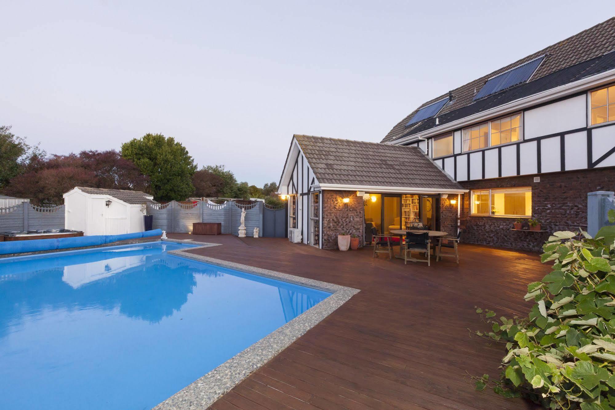 Tudor Manor Bed & Breakfast Paraparaumu Kültér fotó