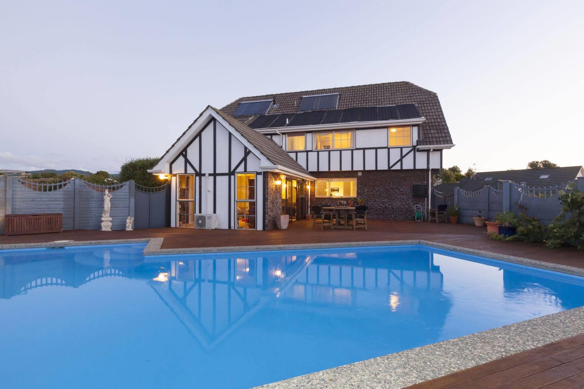 Tudor Manor Bed & Breakfast Paraparaumu Kültér fotó